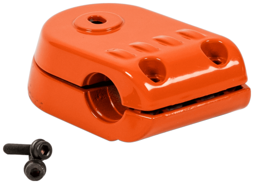 Wspornik uchwytu wykaszarki 355RX Husqvarna w intensywnym pomarańczowym kolorze, wykonany z wytrzymałego materiału. Produkt widoczny z boku, pokazujący detal mocowania oraz otwory do montażu. W zestawie dwa czarne śruby mocujące.