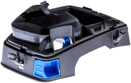 Zestaw gaźnika do wykaszarki 355RX Husqvarna w kolorze czarnym. Ujęcie z boku, z bliska, ukazuje detal konstrukcji oraz niebieski element mocujący. Tworzywo plastikowe, elementy montażowe widoczne z boku. Tło neutralne, białe.