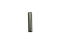 Przetyczka do wykaszarki 355RX Husqvarna, cylindryczny element metalowy, matowy. Stoi pionowo na jasnym tle. Wysoka na około 7 cm i o średnicy 1 cm. Brak widocznych oznaczeń czy logo. Idealna do mocowania w narzędziach ogrodowych.