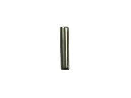 Przetyczka do wykaszarki 355RX Husqvarna, cylindryczny element metalowy, matowy. Stoi pionowo na jasnym tle. Wysoka na około 7 cm i o średnicy 1 cm. Brak widocznych oznaczeń czy logo. Idealna do mocowania w narzędziach ogrodowych.