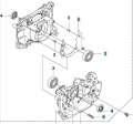 Uszczelka wykaszarki 555FRM Husqvarna. Element gumowy w kształcie okręgu z wyraźnymi krawędziami, o gładkiej fakturze. Widoczny detal mocowania oraz logo Husqvarna. Ujęcie z boku, na białym tle, umożliwiające łatwe rozpoznanie produktu.
