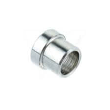 Tuleja wykaszarki 555RXT Husqvarna, metaliczna, cylindryczna, gładka, z gwintem wewnętrznym i zewnętrznym, matowa. Element mocujący narzędzia ogrodnicze, widoczny na białym tle.