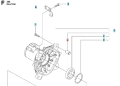 Tuleja wykaszarki Husqvarna 555RXT z widocznymi detalami konstrukcyjnymi. Elementy metalowe i plastikowe, w kształcie cylindrycznym. Frontalny widok, z wypukłymi mocowaniami i złączkami, wszystkie części wyraźnie oznaczone numerami.