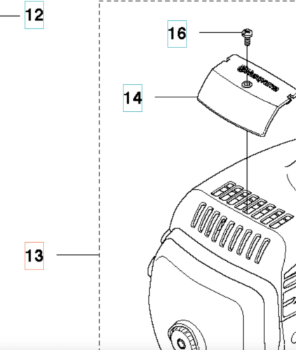 Zimowy zestaw wykaszarki Husqvarna 345Fxt z szarym wymiennym akumulatorem z logo, wlotem wentylacyjnym, numerami części i otworem montażowym w widoku z bliska.