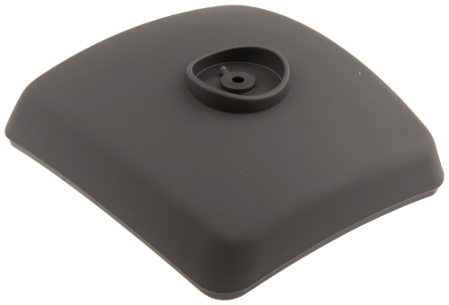 Pokrywa filtra do wykaszarki Husqvarna 345FXT w kolorze czarnym. Produkt o kwadratowym kształcie, z lekko zaokrąglonymi rogami. Widoczna okrągła wypustka u góry, materiał gładki, matowy. Ujęcie z boku, produkt leży na płaskiej powierzchni.