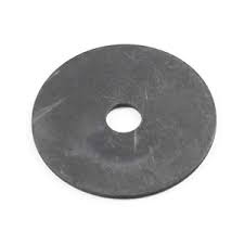 Podkładka wykaszarki 32 R Husqvarna, okrągła, płaska, w kolorze czarnym, z centralnym otworem. Ujęcie frontalne, pokazujące całą powierzchnię, na jednolitym tle. Idealna do zastosowań w ogrodnictwie, zapewniająca stabilność montażu.