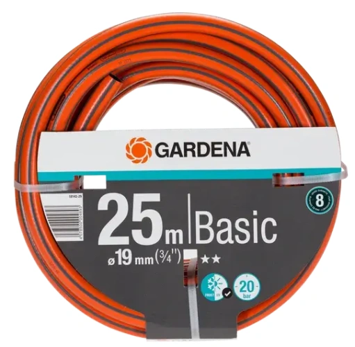 Wąż ogrodowy Gardena Basic o długości 25 m i średnicy 19 mm (3/4’'). W kolorze pomarańczowym z czarnym logo na etykiecie. Produkt zrolowany i widoczny na jednolitym tle. Oznaczenia dotyczące ciśnienia roboczego (20 bar) i zamrożenia.