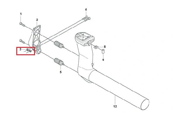 Nakrętka mocowania kierownicy kosy spalinowej Husqvarna 240R / 545RX. Metalowa, w kolorze srebrnym, z gwintem. Widok z boku, wyeksponowana na schemacie. W zestawieniu z innymi elementami montażowymi, dedykowana do stabilnego mocowania kierownicy.