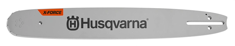 Prowadnica Husqvarna X-force o długości 15 cali, 1,3 mm grubości, z 64 zębami. Z przodu widoczny szary materiał, z logo Husqvarna oraz napisami. Prosta, płaska konstrukcja z otworem i rowkiem do montażu, nienaruszona, na czarnym tle.