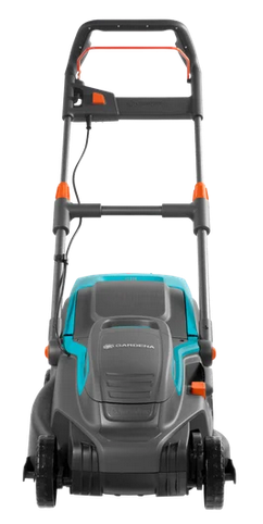 Kosiarka elektryczna PowerMax 1800/42 w szaro-niebieskim kolorze, widoczna z przodu z ergonomicznym uchwytem, kółkami i przyciskiem startu na prostym tle podkreślającym funkcjonalność.
