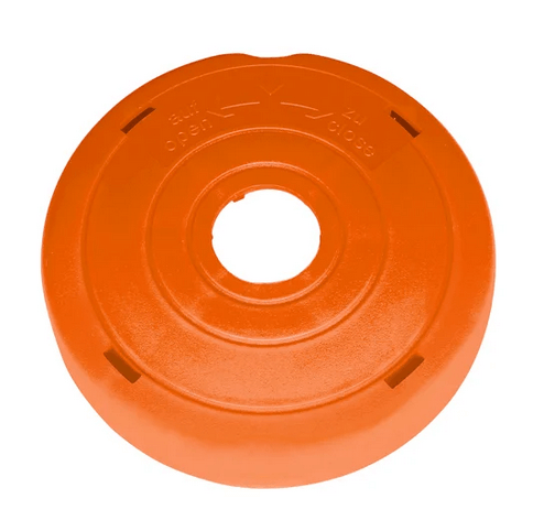 Pokrywa do kasety z żyłką w kolorze pomarańczowym, okrągła, z wycięciem w centralnej części na żyłkę. Widoczne oznaczenia „OPEN” i „CLOSE” na powierzchni. Produkt leży płasko na białym tle.