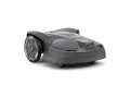 Automower®320 NERA robot koszący w kolorze szarym, z aerodynamicznym kształtem i widocznymi, mocnymi kołami. Produkt widoczny z boku, na prostym tle, gotowy do użycia, z logo Husqvarna na przedniej części. Idealny do ogrodu.