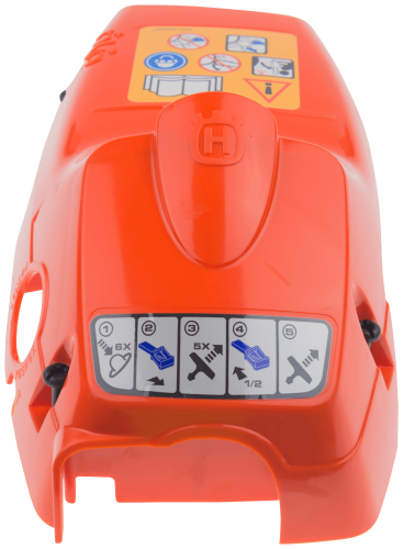 Pokrywa cylindra pilarki Husqvarna 120 MARK II/235, pomarańczowa, z przodu. Widać symbole instrukcji, logo, otwory montażowe oraz detale konstrukcji. Gładka, plastikowa, bez zarysowań.