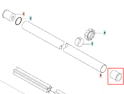 Element odległościowy do wykaszarki Husqvarna 545 FX/345Fxt, cylindryczny, szary, z oznaczeniem numerem. Przycięty bok, detale mocowania, gładka powierzchnia, element mechanizmu narzędzia.