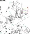 Przewód paliwa do wykaszarki 345 FR Husqvarna, metalowy, prosty kształt z widocznymi mocowaniami. Przedstawiony w zbliżeniu na schemacie montażowym, z oznaczeniem, co umożliwia łatwe zlokalizowanie w zestawie części.