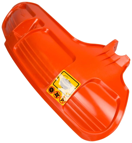 Osłona wykaszarki Husqvarna 336RK w intensywnym pomarańczowym kolorze. Z przodu widoczne zaokrąglone linie i oznaczenia bezpieczeństwa. Produkt leży w poziomie, ukazując detale kształtu i mocowania. Idealna do ochrony narzędzia w czasie pracy.