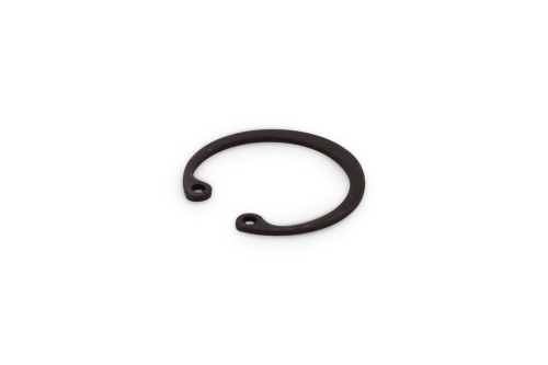 Pierścień sprężynujący wykaszarki 335 RX Husqvarna, czarny, metalowy, okrągły kształt z dwoma otworami, widoczny w pozycji leżącej na białym tle. Element do montażu, o prostej fakturze, bez dodatkowych zdobień czy napisów.