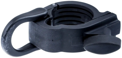 Czarna obejma uchwytu wykaszarki Husqvarna 335 RX, wykonana z tworzywa sztucznego. Produkt widoczny z boku, z widocznymi detalami mocowania i wypustkami. Kształt cylindryczny z zamknięciem na górze, bez dodatkowych napisów lub logo.