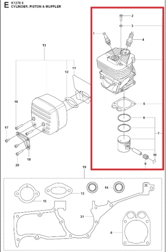Zespół cylindra przecinarki Husqvarna K 1270 II widziany z przodu. Prostokątny, metalowy cylinder z otworami montażowymi oraz numerami części. Na górze wtryski, na dole elementy mocujące. Białe tło.