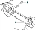 Prawa, szara połowa uchwytu wykaszarki 333 RJ Husqvarna z teksturowanym mocowaniem i widocznymi śrubami, otworami montażowymi oraz profilowanym kształtem.