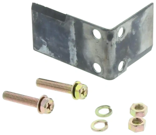 Metalowy uchwyt L z otworami, 2 złote śruby sześciokątne, nakrętki i podkładki. Uchwyt do mocowania, idealny do ogrodnictwa i budownictwa, widok z góry na tle.