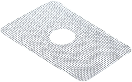 Ekran wykaszarki 142 R Husqvarna, wykonany z metalowej siatki, o prostokątnym kształcie i średnicy otworu w centrum. Ujęcie z boku ukazuje szczegóły struktury oraz wyraźne krawędzie. Tło jednolite, co podkreśla produkt.