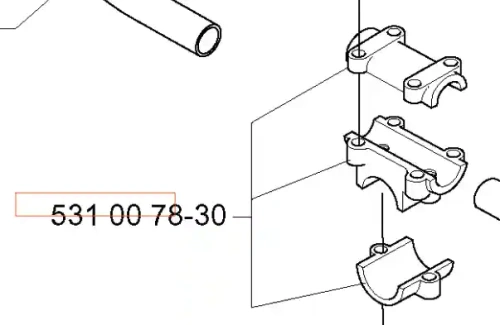 Frontalny uchwyt wykaszarki 132 R Husqvarna z metalicznym wykończeniem, prostokątnymi elementami i otworami na śruby. Widoczny numer katalogowy 531 00 78-30. Prezentacja na białym tle.