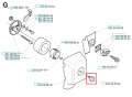 Pokrętło wykaszarki Husqvarna 132 R z boku, szaro-czarna cylindryczna obudowa z napisem, na osprzęcie. Widać części montażowe podkreślające funkcjonalność.