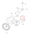 Metaliczna śruba mocująca wykaszarki 122 RJ Husqvarna, cylindryczna z gwintem, widoczna na białym tle w zbliżeniu, używana do montażu z innymi częściami.