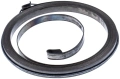 Sprężyna rozrusznika do wykaszarki Husqvarna 125RB/125R w kolorze czarnym. Złożona w formie spiralnej, wykonana z metalu, o gładkiej fakturze i widocznym logotypie producenta. Ujęcie z boku, na białym tle.