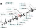 Śruba wykaszarki 125 RD Husqvarna, metalowa, czarna, cylindryczna z gwintami, umieszczona centralnie na diagramie części obok innych detali mechanicznych.