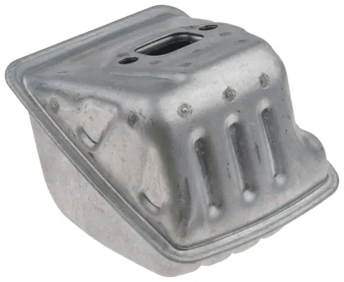 Tłumik pilarki Husqvarna 135, 450 w kolorze metalicznym, o kształcie bryły z wyraźnie widocznymi otworami montażowymi. Ujęcie z przodu, ukazujące detal i teksturę obudowy. Produkt w nowym stanie, bez dodatkowych akcesoriów.