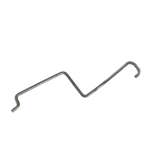 Cięgno gazu pilarki 120 Mark II, 236 Husqvarna, stalowe, w kształcie litery Z, srebrny kolor, z zakrzywionymi końcówkami, widoczne mocowania. Produkt leży na białym tle, frontalnie pokazując jego strukturę i formę.