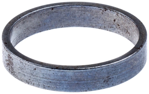 Pierścień odległościowy wykaszarki Husqvarna 250 R, okrągły, metaliczny z delikatnymi rowkami. Zdjęcie w zbliżeniu, produkt leżący na białym tle, bez dodatkowych elementów. Widać nieznaczne ślady użytkowania.