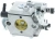 Gaźnik wykaszarki Husqvarna 250 R w metalicznym kolorze, z widocznymi elementami mocującymi, złączem paliwowym, sprężynami i złotą obudową regulatora, pokazany z boku na jednolitym tle.