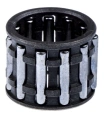 Łożysko wykaszarki 233 RJ Husqvarna w formie cylindrycznej, czarne plastiki z metalowymi elementami. Ujęcie frontalne, produkt leży na płaskiej powierzchni. Długość i średnica nie są określone, widać wyraźnie ułożenie rolek w rowkach.