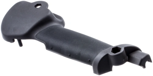 Uchwyt dmuchawy 150BT Husqvarna w kolorze czarnym, wykonany z tworzywa sztucznego. Zbliżenie na ergonomiczny kształt, z widoczną otwartą zakończoną końcówką wykonaną w formie mocowania. Uchwyty z teksturą zapewniającą komfort i pewny chwyt.