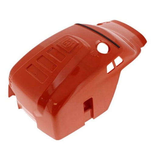 Pomarańczowa pokrywa cylindra pilarki Husqvarna 565 z rowkami i otworami montażowymi, widoczna z boku, zapewnia efektywne chłodzenie silnika, o gładkiej, błyszczącej powierzchni.