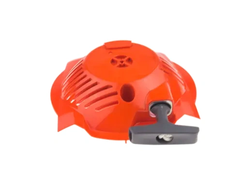 Pomarańczowy rozrusznik do wykaszarki Husqvarna 525RS/525LK na białym tle, z widocznym mechanizmem, szczelinami wentylacyjnymi i rączką uruchamiającą. Nowy, bez opakowania.