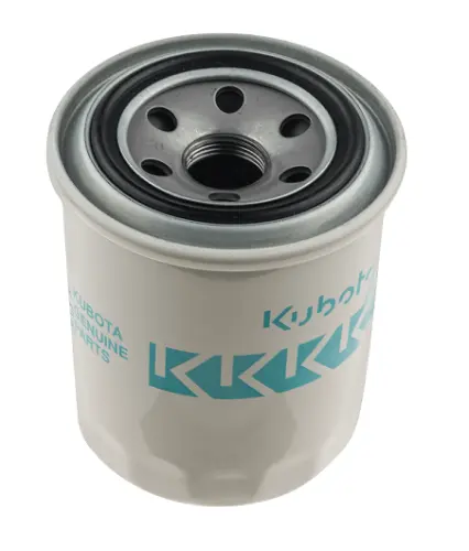 Filtr oleju Kubota do riderów Husqvarna w kolorze białym, cylindryczny, z metalową górą i otworem montażowym. Widać napis Kubota w niebieskim kolorze oraz logo. Produkt widoczny w orientacji pionowej, na jednolitym tle.
