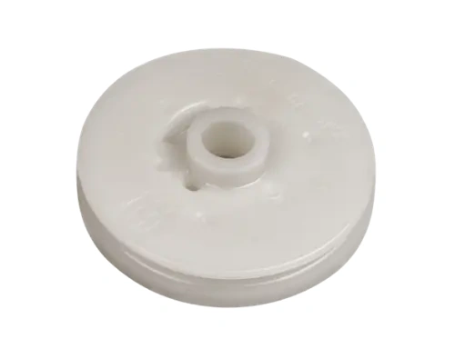 Kółko rozrusznika nożyc Husqvarna 122HD60/122HD45, okrągłe, białe, z centralnym otworami. Widok z góry, pokazujący gładką powierzchnię i delikatne detale. Idealne do naprawy narzędzi ogrodniczych.