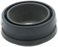 Uszczelniacz uchwytu filtra pilarki Husqvarna 394XP, w kolorze czarnym, o okrągłym kształcie. Zbliżenie na produkt, widoczny gładki materiał, bez dodatkowych zdobień, przeznaczony do zapobiegania wyciekom. Stojący na białym tle.