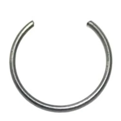 O-ring do wykaszarek 443RB Husqvarna, stalowy, okrągły, w kolorze srebrnym, ukazany z góry, leżący na jednolitym tle. Produkt ma gładką fakturę i standardowy rozmiar, idealny do mocowania części w urządzeniach ogrodniczych.