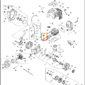 Śruba wykaszarki Husqvarna 443RB, metalowa, o gładkiej powierzchni. Widoczna na ilustracji w centralnej dolnej części diagramu, otoczona innymi komponentami. Szczegóły montażowe dobrze widoczne, kolor srebrny, o standardowym kształcie.