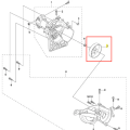 Zespół bębna sprzęgła do wykaszarki Husqvarna 223 R, okrągły, widoczny z boku. Wykonany z metalu, z gładką teksturą i wyraźnymi detalami montażowymi. Produkt w układzie technicznym, otoczony liniami wskazującymi jego miejsce w schemacie.