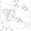Łożysko wykaszarki 233 RJ Husqvarna, okrągły element z metalowym wykończeniem, widoczny z boku, w zbliżeniu. Umożliwia płynny ruch mechanizmu, istotna część do naprawy sprzętu do pielęgnacji ogrodu, umieszczona na prostym tle.