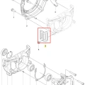 Osłona wykaszarki Husqvarna 236 RS, czarna, plastikowa, matowa, prostokątna z otworami montażowymi, centralnie na białym tle, wraz z mocowaniem.