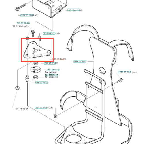 Wspornik wykaszarki 152 RB Husqvarna w kolorze czarnym, wykonany z metalu. Produkt przedstawiony z przodu, w pozycji stojącej. Widoczne otwory montażowe i detale konstrukcyjne. Tło białe, co podkreśla szczegóły elementu.
