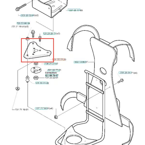 Wspornik wykaszarki 152 RB Husqvarna w kolorze czarnym, wykonany z metalu. Produkt przedstawiony z przodu, w pozycji stojącej. Widoczne otwory montażowe i detale konstrukcyjne. Tło białe, co podkreśla szczegóły elementu.