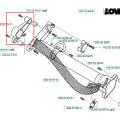 Ustalacz wykaszarki 265 RX Husqvarna, w kolorze ciemnoszarym, z metalowym końcem i elastycznym, teksturowanym wężem. Widok z boku, przedstawiający zamontowany element z mocowaniem. W tle prosty, biały kolor, skupiający uwagę na produkcie.
